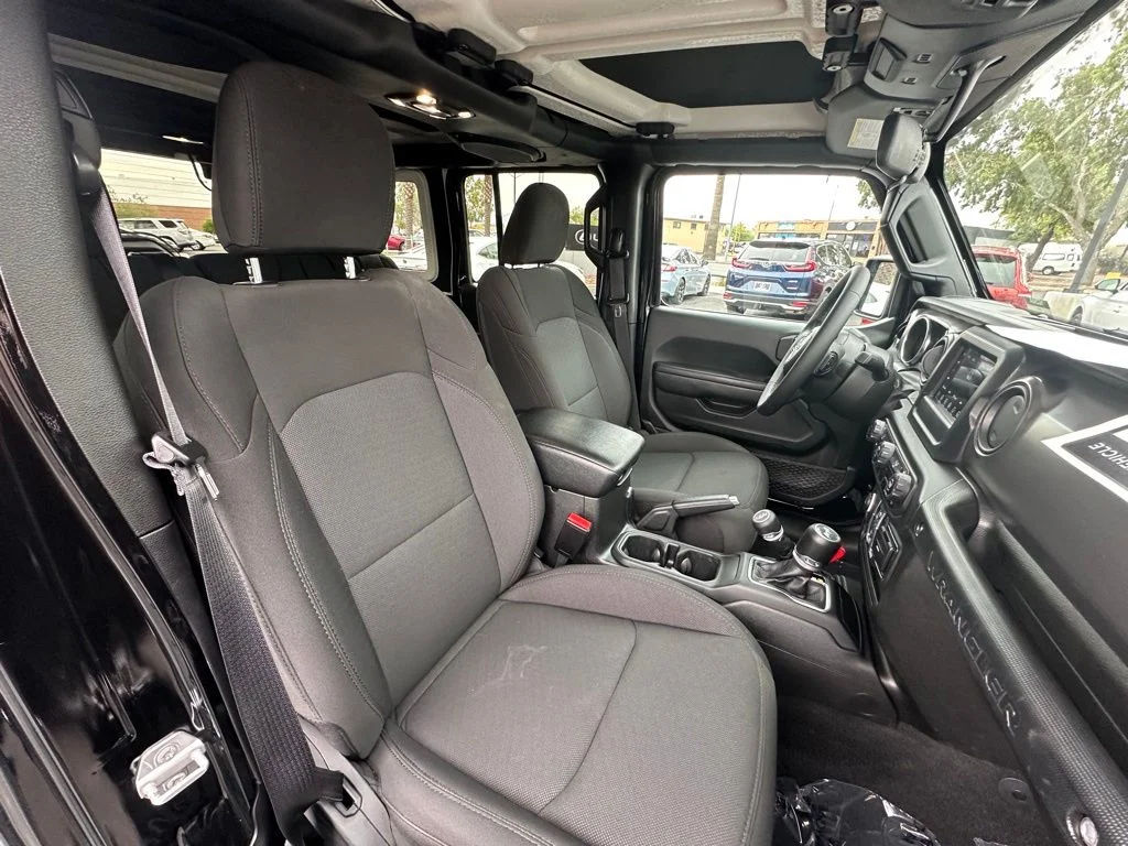 Used 2023 Black Jeep Sport S image 18