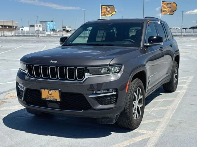 Used 2024 Gray Jeep Limited image 3