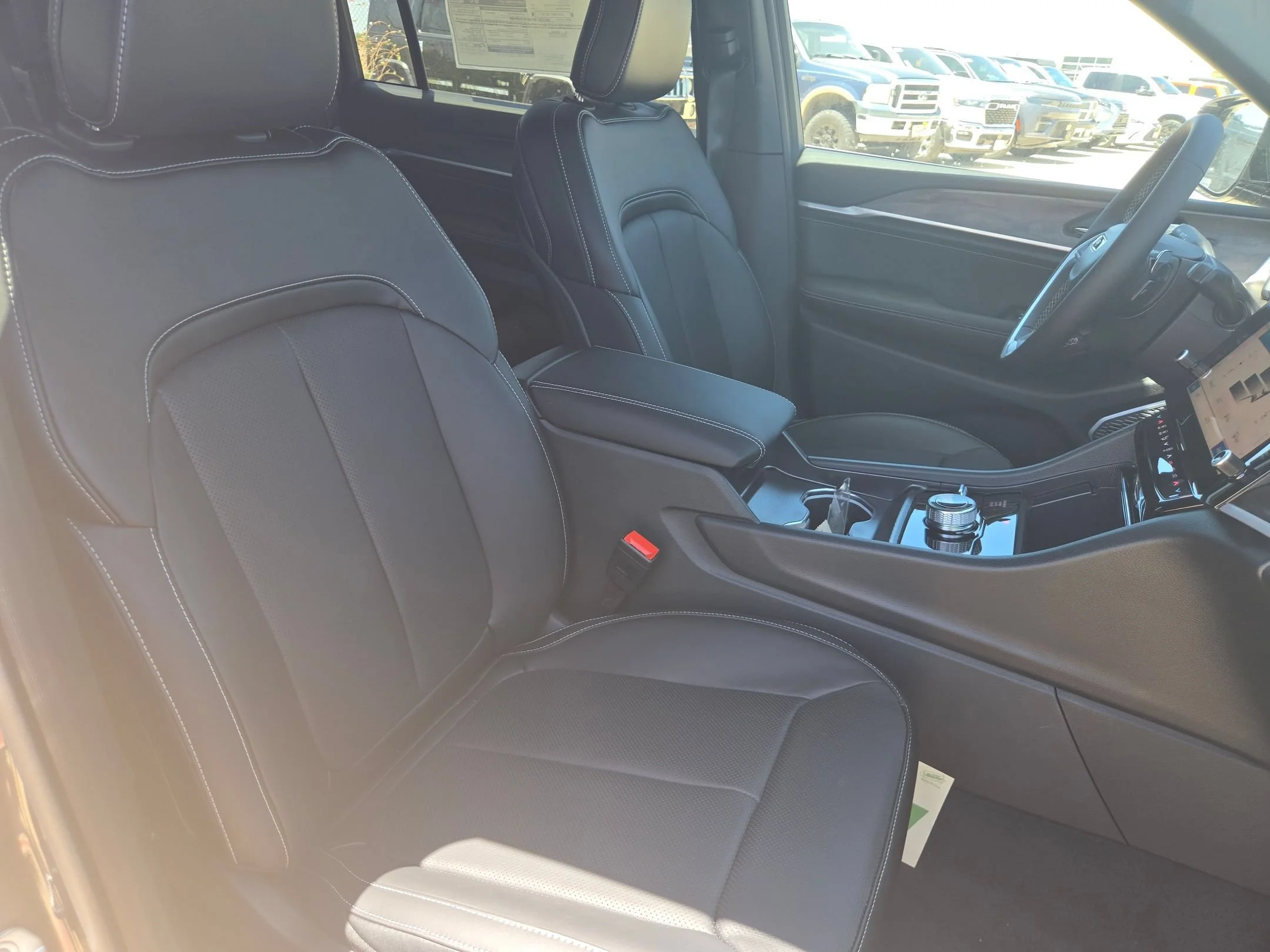 New 2026 Baltic Gray Metallic Clear-Coat Exterior Paint Jeep Limited Reserve image 24