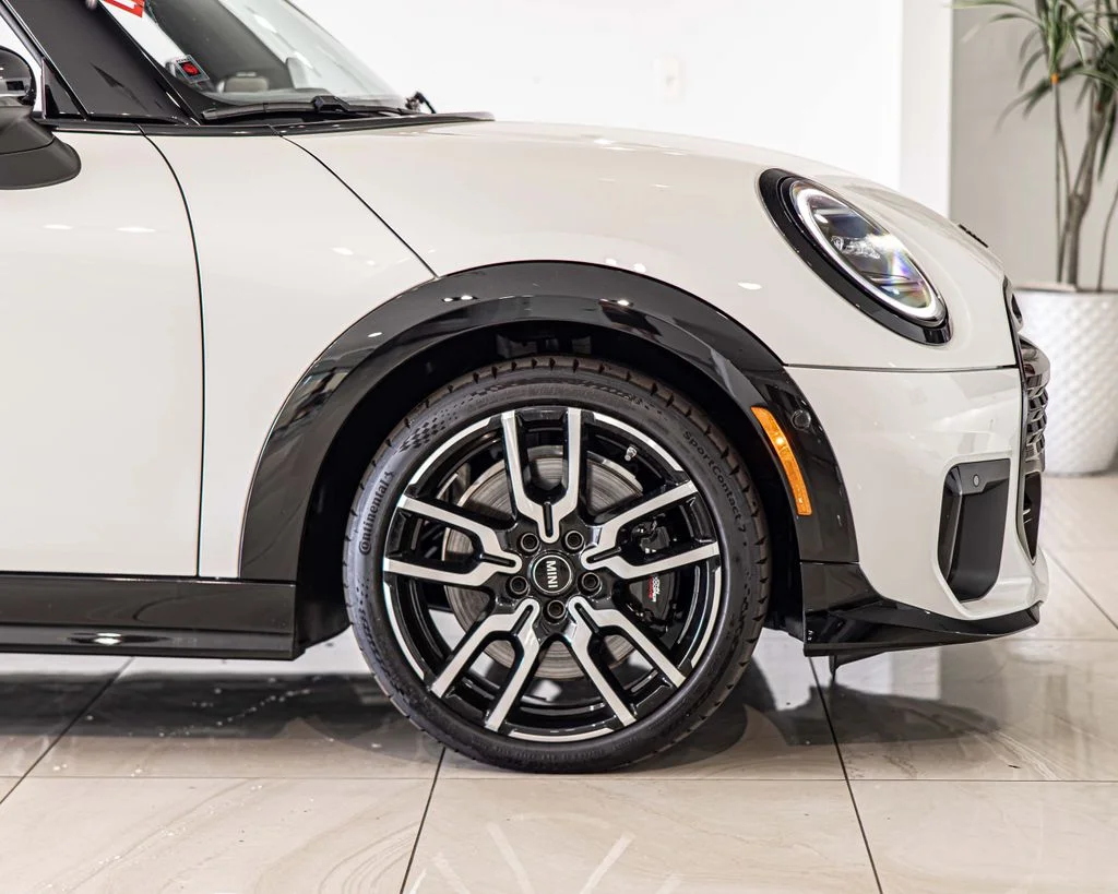 Used 2026 White MINI Signature Plus image 10