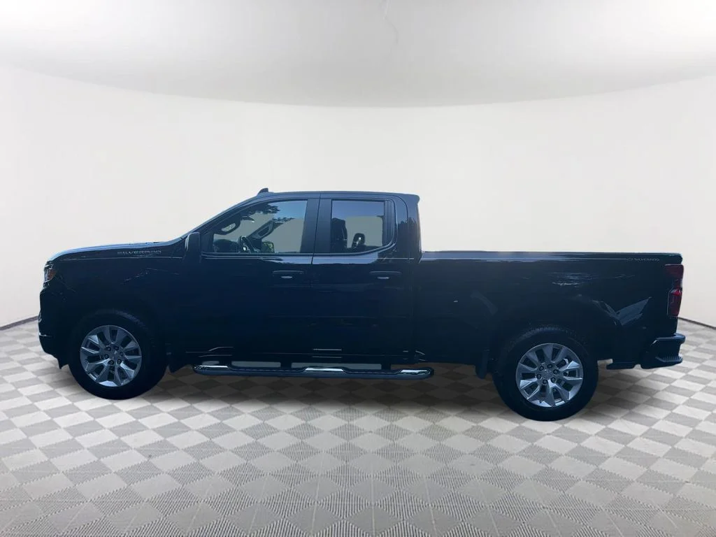 Used 2025 Black Chevrolet Custom image 8