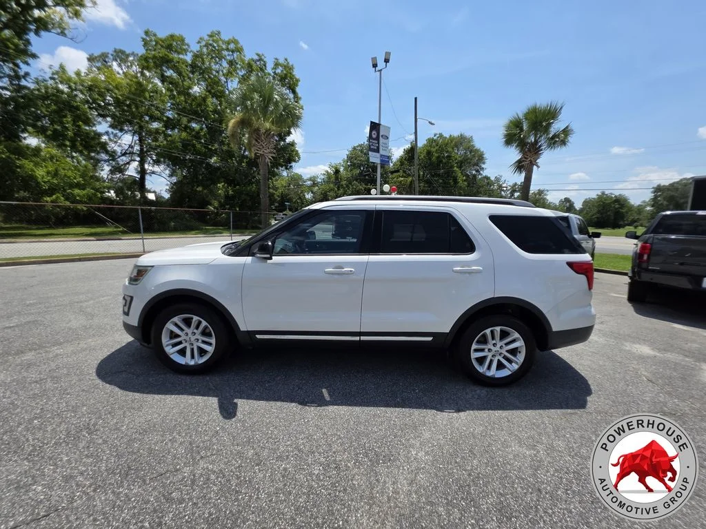 Used 2017 White Ford XLT image 2