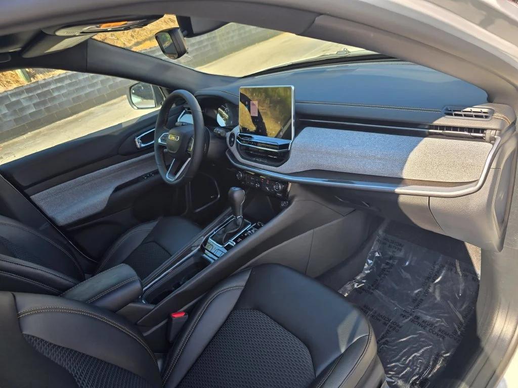 New 2026 White Jeep Latitude image 28