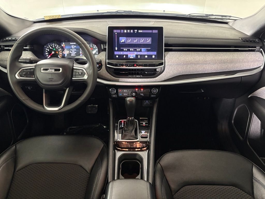Used 2024 White Jeep Latitude image 31