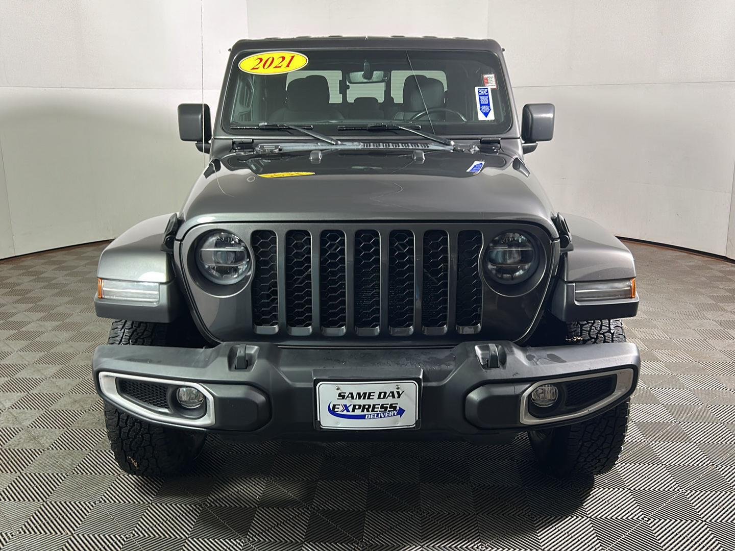 Used 2021 Granite Crystal Metallic Clearcoat Jeep Sport S image 12
