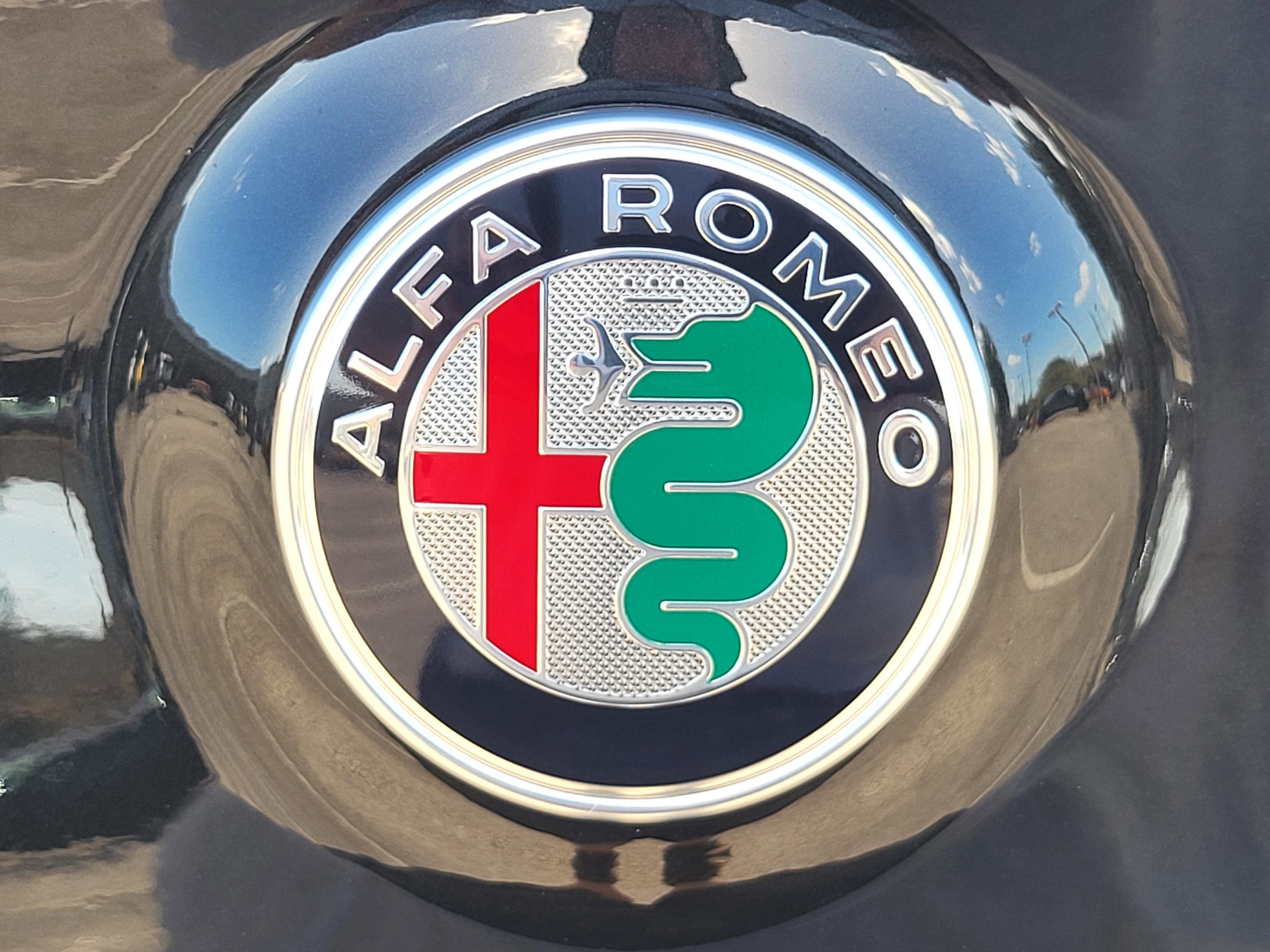 New 2026 Vulcano Black Metallic Alfa Romeo  image 9