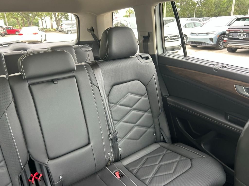 New 2026 White/off-white Volkswagen SE w/Technology image 13