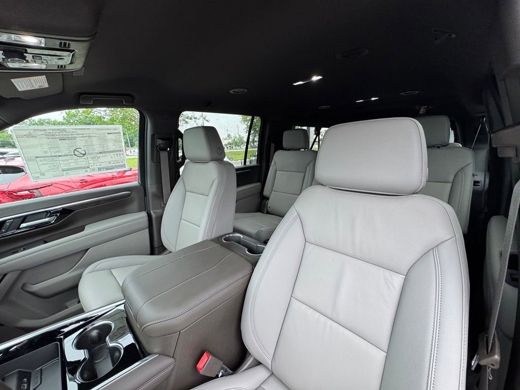 2026 Chevrolet Suburban LT - Photo 14