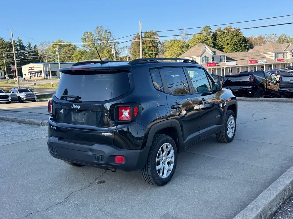 Used 2017 Black Jeep Latitude image 6