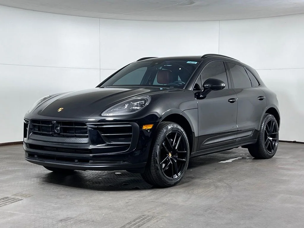 2024 Porsche Macan's photo