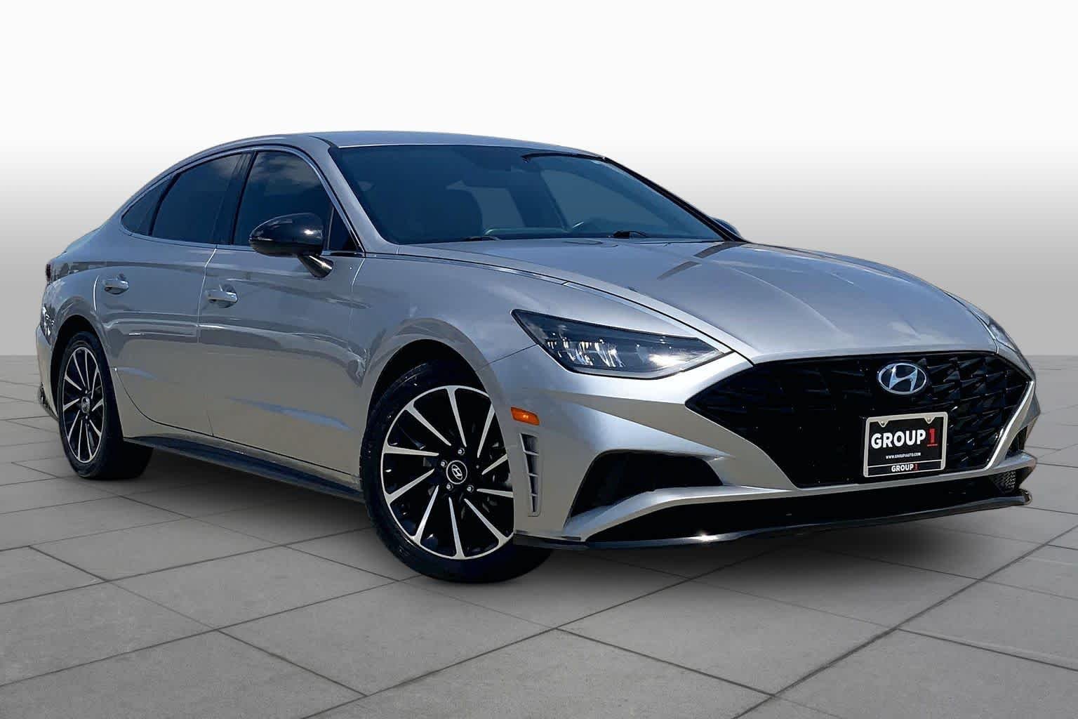 Used 2020 Shimmering Silver Pearl Hyundai SEL Plus image 2