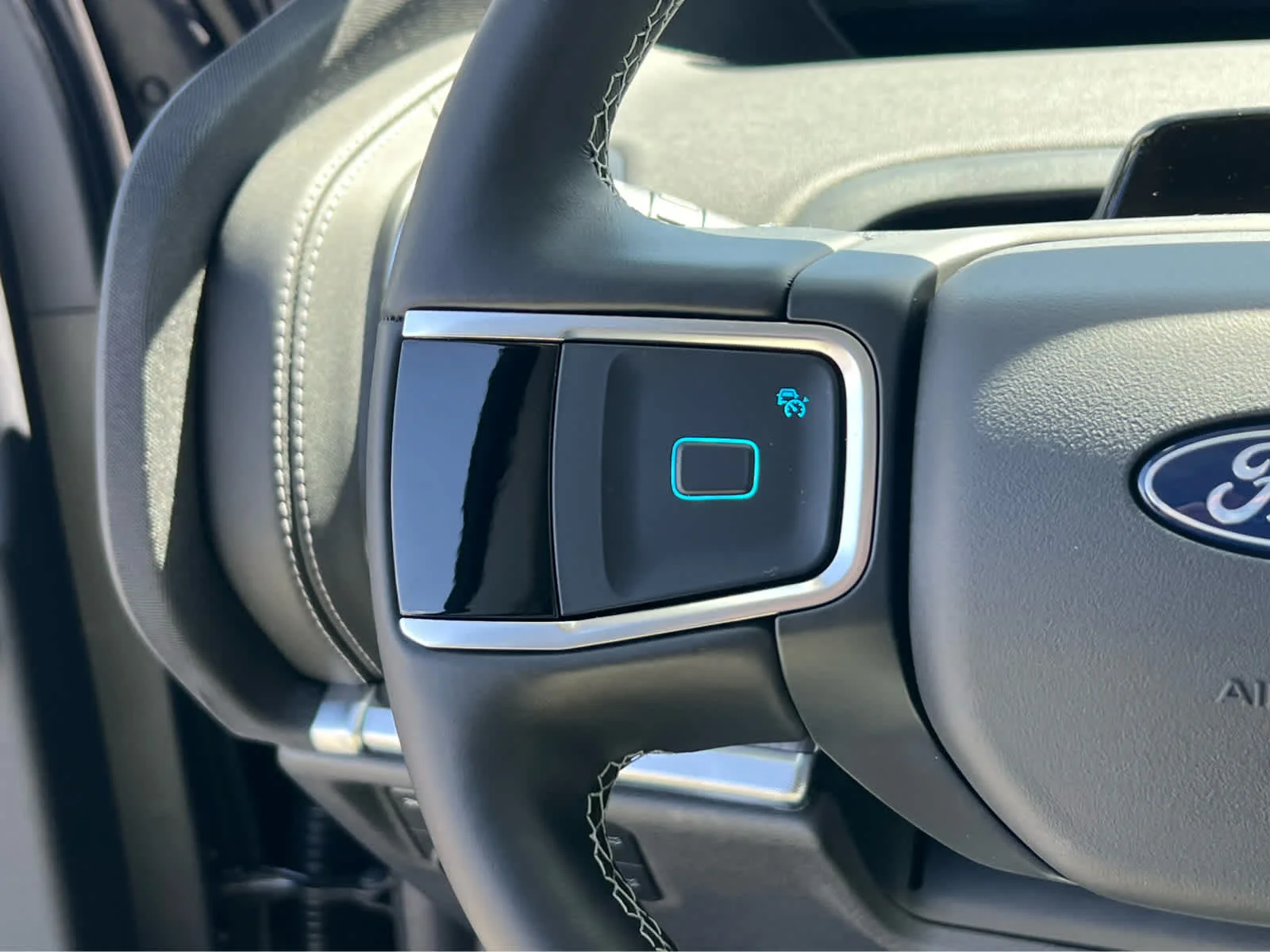 New 2026 Agate Black Metallic Ford MAX Platinum® image 34