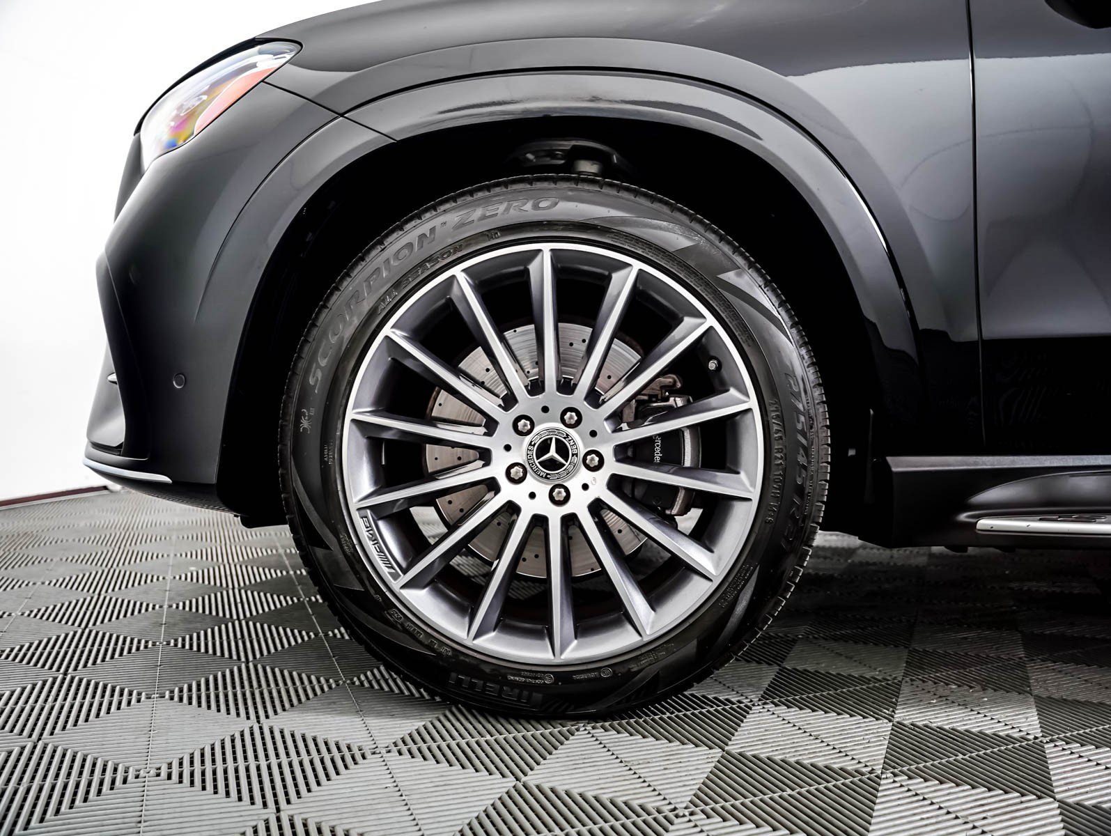 Certified Used 2025 Black Mercedes-Benz GLE 350 image 4