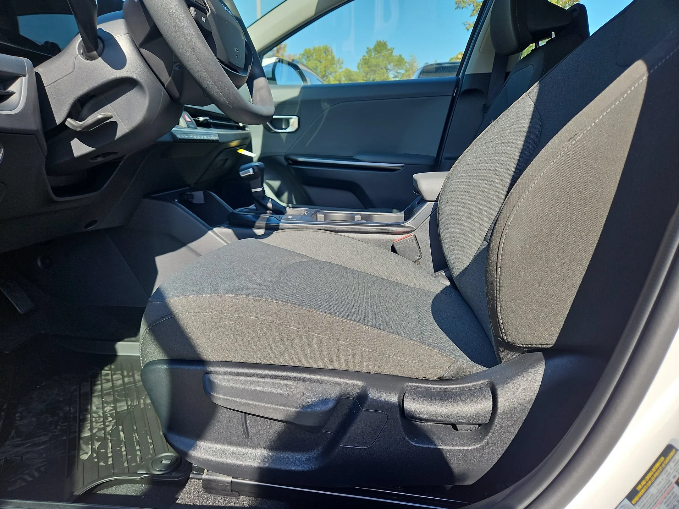 New 2026 Snow White Pearl Kia LXS image 18