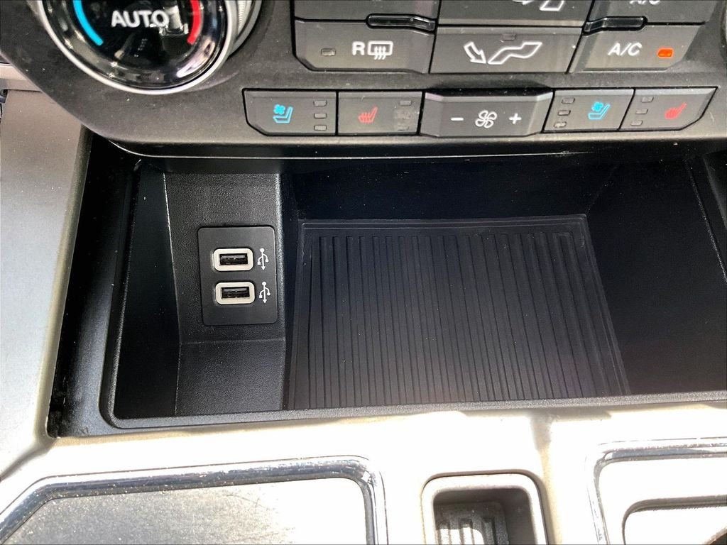 Used 2020 Black Metallic Ford Lariat image 27