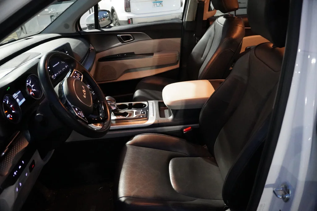 Used 2023 Snow White Pearl Kia LX Seat Package image 4
