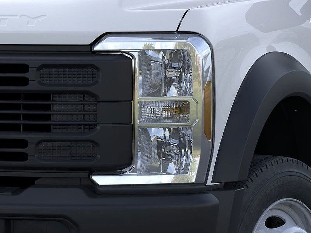 New 2026 Oxford White Ford F-550® XL image 18
