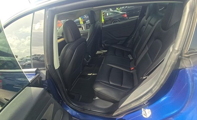 Used 2022  Tesla Base image 19