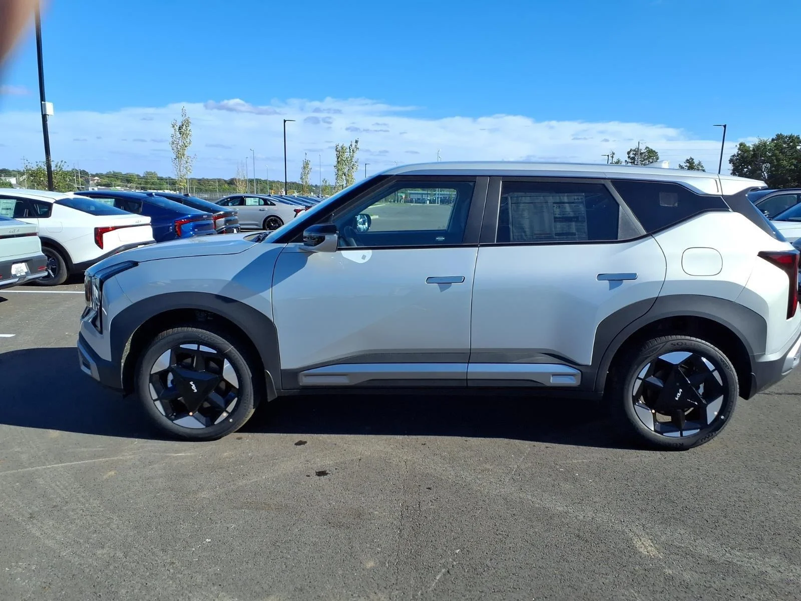 New 2027 Ivory Silver Kia S image 17