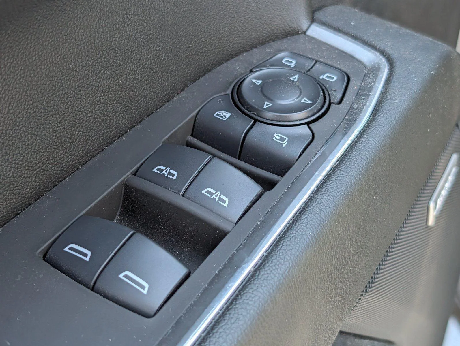 Used 2025 Sterling Metallic GMC SLT image 14