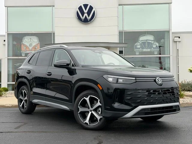 New 2026 Deep Black Pearl Volkswagen 2.0T SE image 1