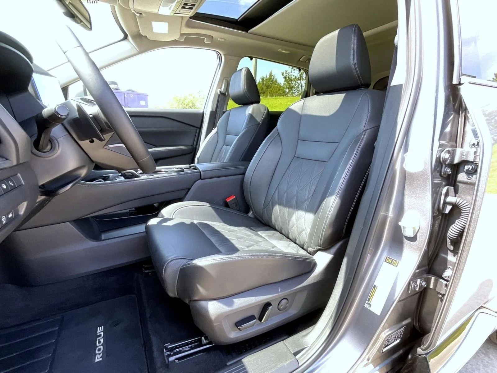 Used 2026 Gray Nissan Platinum image 10