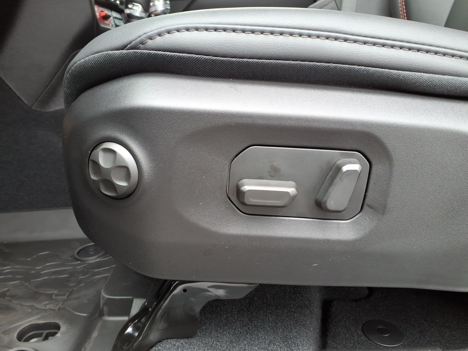 New 2027 Black Clear-Coat Paint Jeep Rubicon X image 15