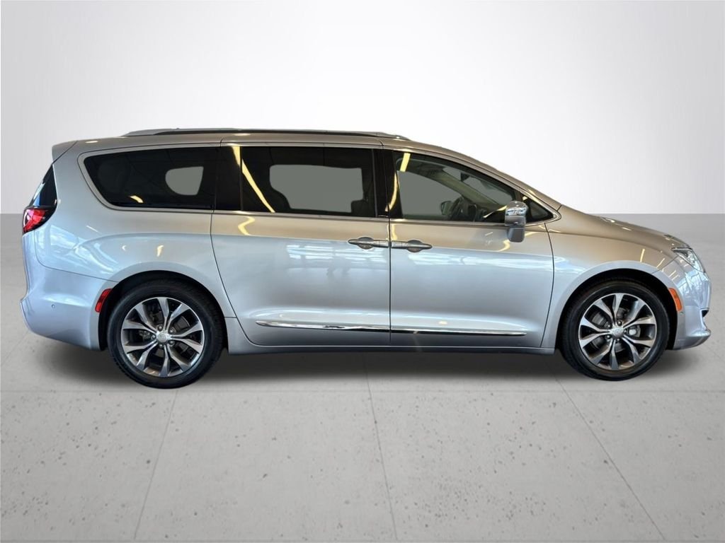 Used 2017 Silver Chrysler Limited image 6