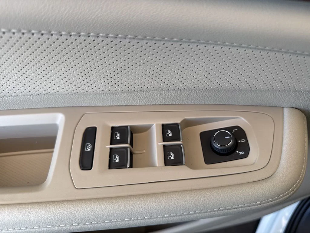 New 2026 White Volkswagen 2.0T SE image 32