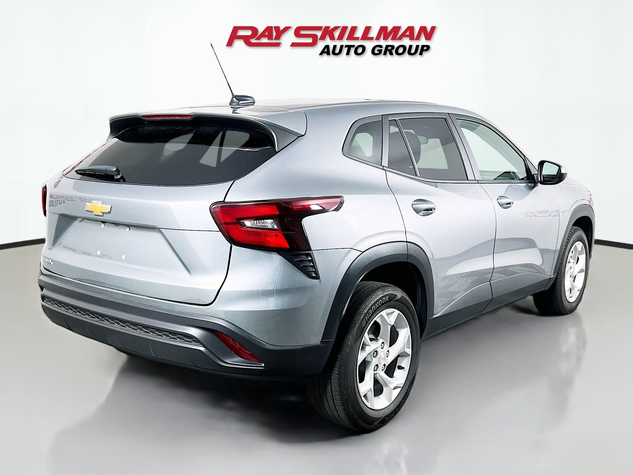 Used 2025 Sterling Gray Metallic Chevrolet 1RS image 7