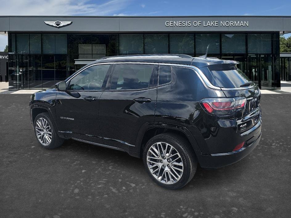 Used 2022 Diamond Black Crystal Pearlcoat Jeep Limited image 6