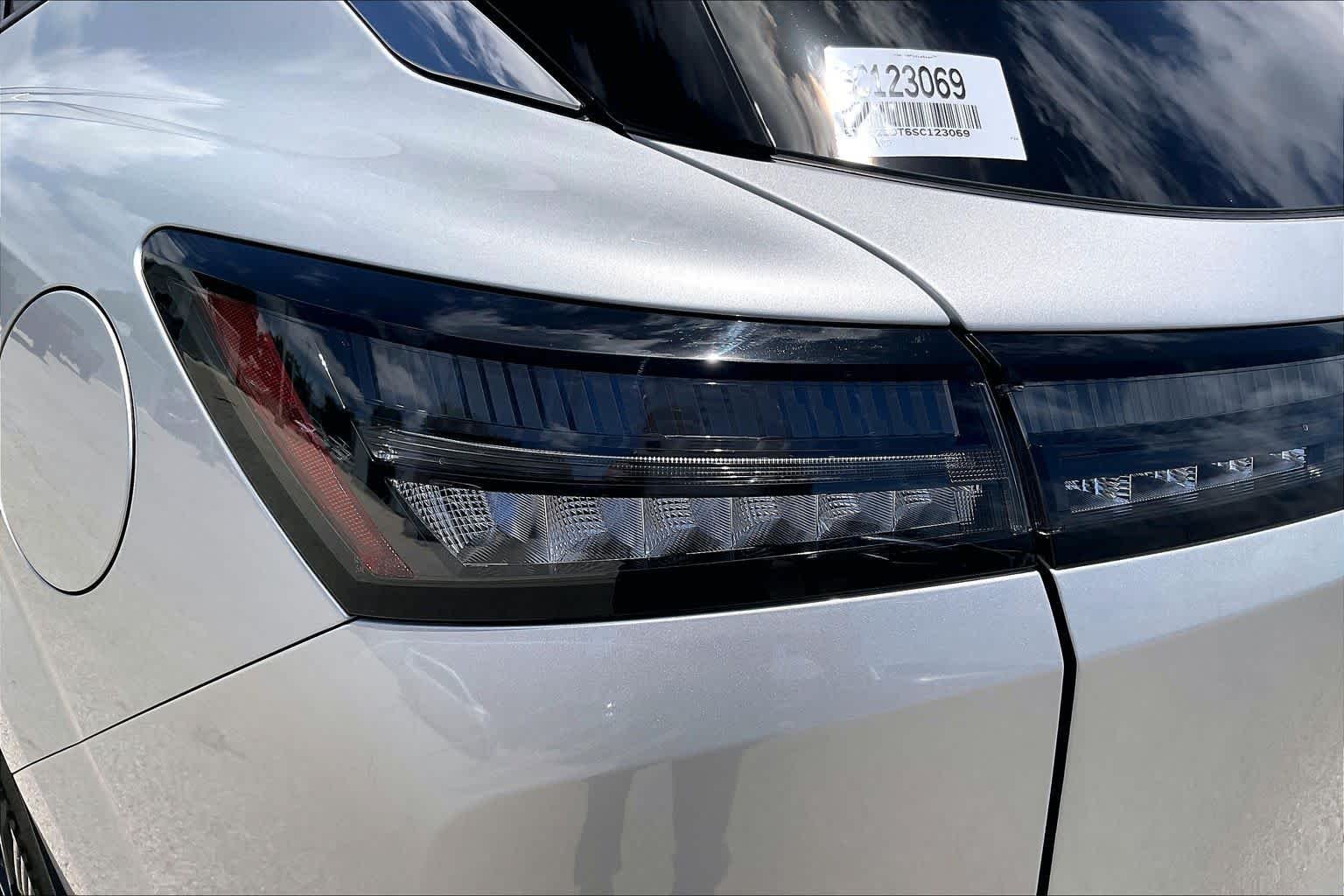 Used 2025 Silver Nissan Platinum image 29
