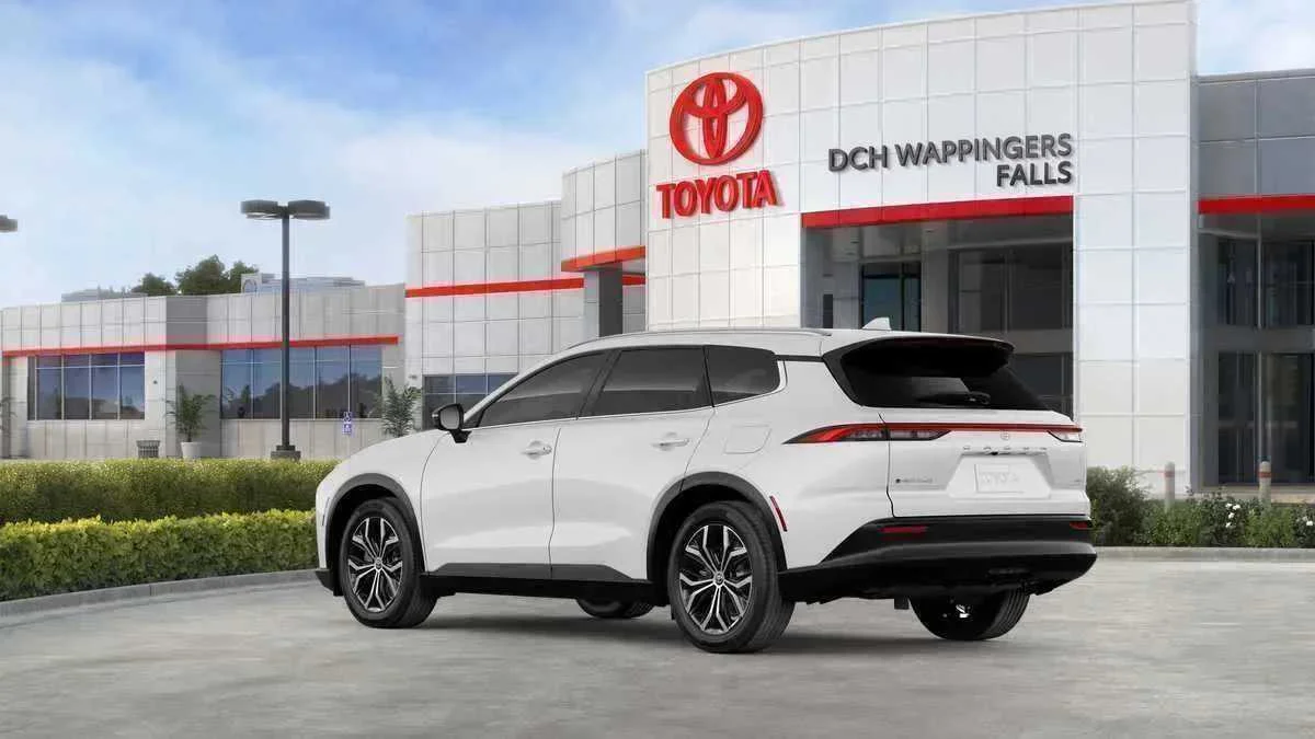 New 2026 Oxygen White <sup>1</sup> Toyota  XLE image 16