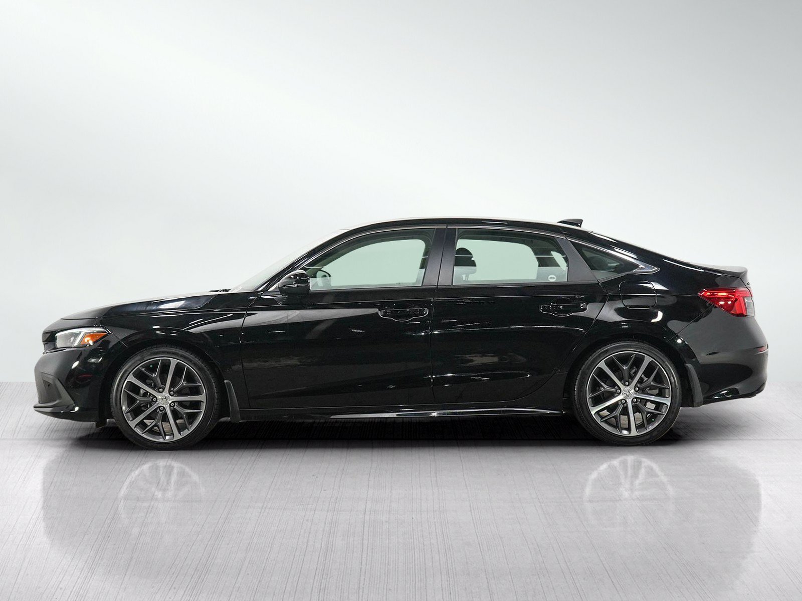 Used 2024 Honda Civic Touring with VIN 2HGFE1F92RH303511 for sale in Minneapolis, Minnesota