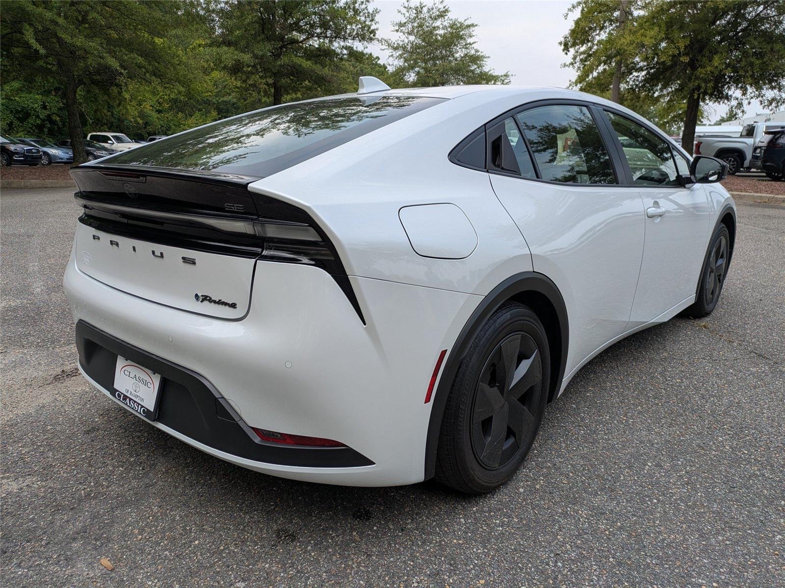Used 2024 Wind Chill Pearl Toyota SE image 4