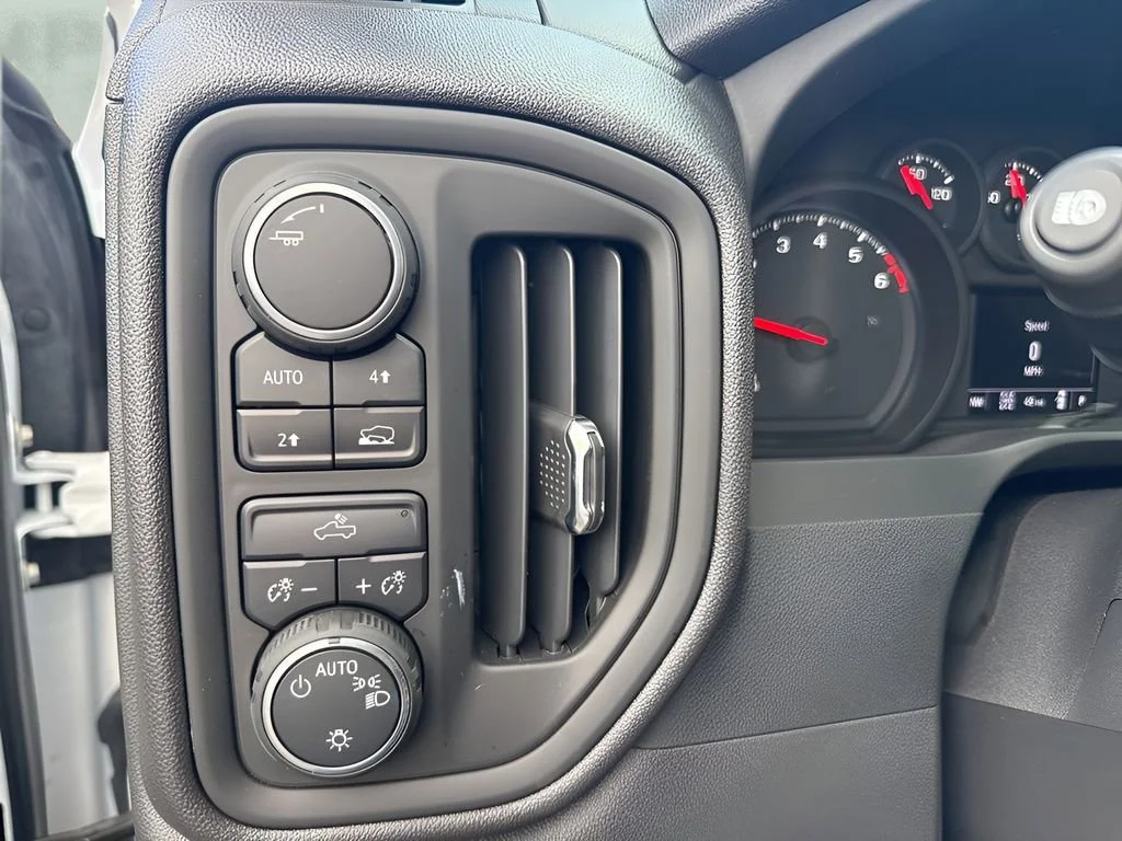 Used 2025 Summit White Chevrolet Custom image 25