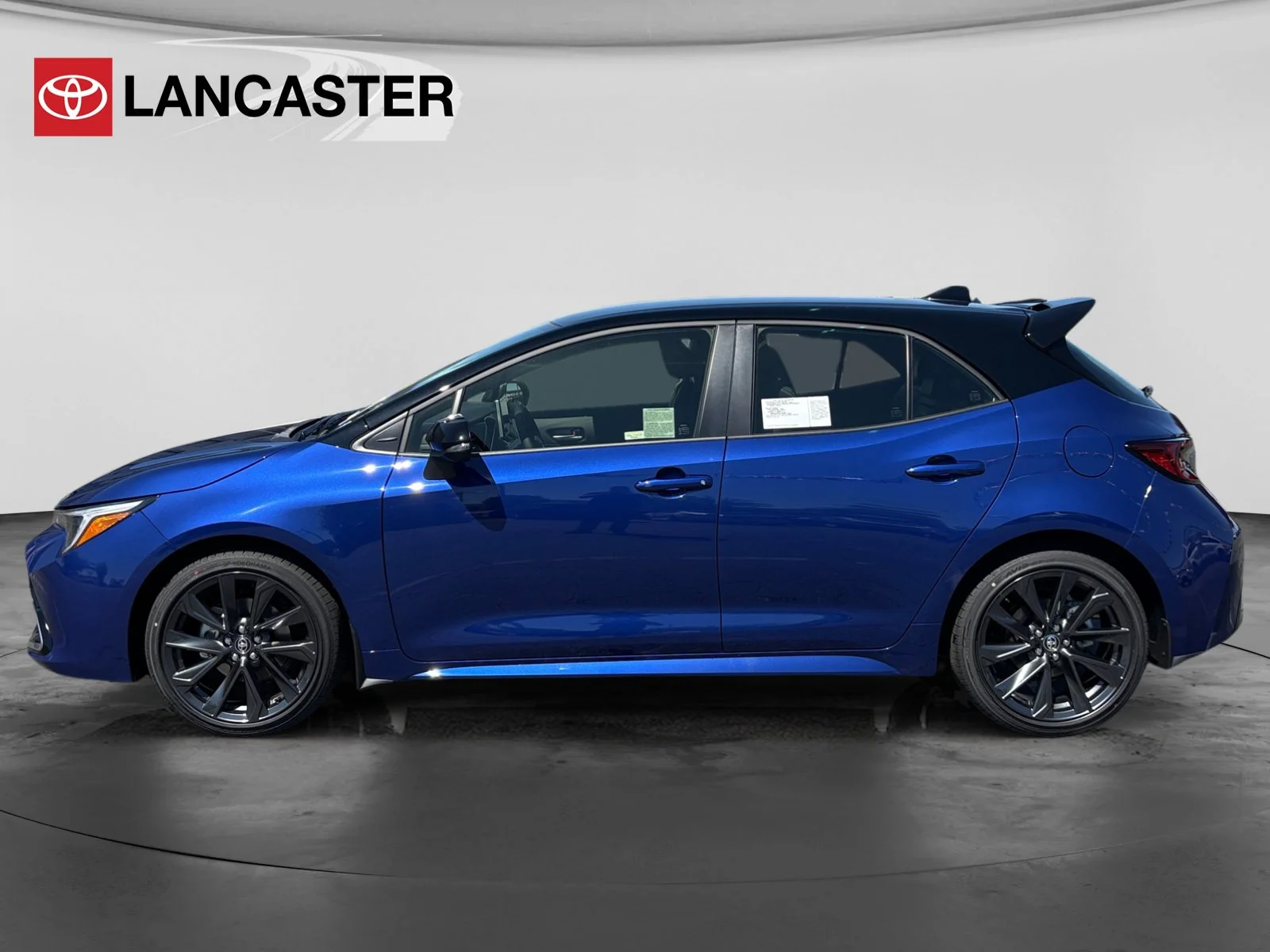 New 2026 Blue Crush Metallic with Midnight Black Metallic roof <sup>1</sup> Toyota  XSE image 4