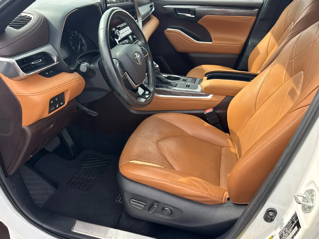 Used 2020 White Toyota Platinum image 9
