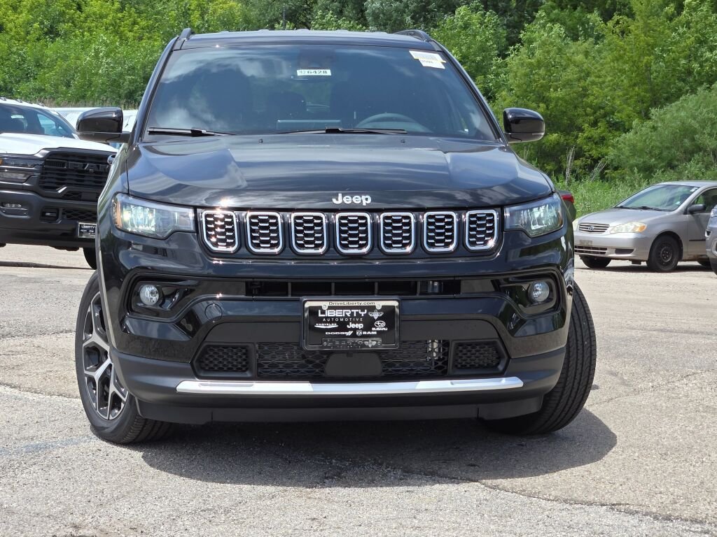 New 2026 Diamond Black Crystal Pearlcoat Jeep Limited image 5