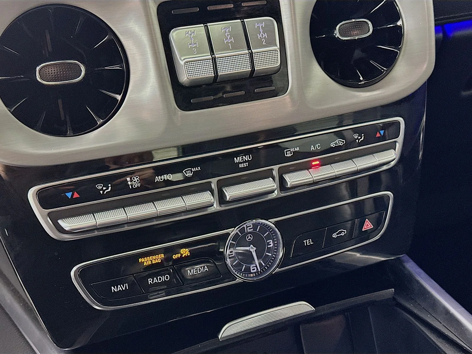 Used 2019 White Mercedes-Benz  image 26