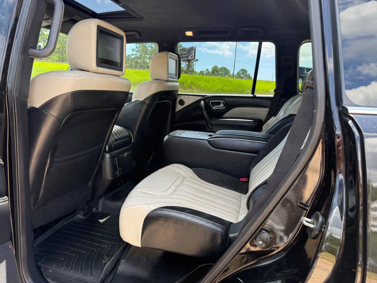 Used 2019 Black INFINITI Limited AWD 4dr SUV image 13