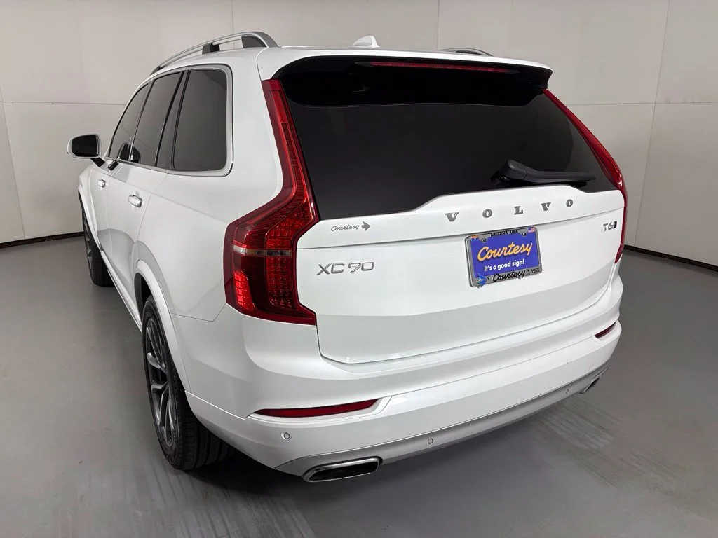 Used 2019 White Volvo T6 Momentum image 6