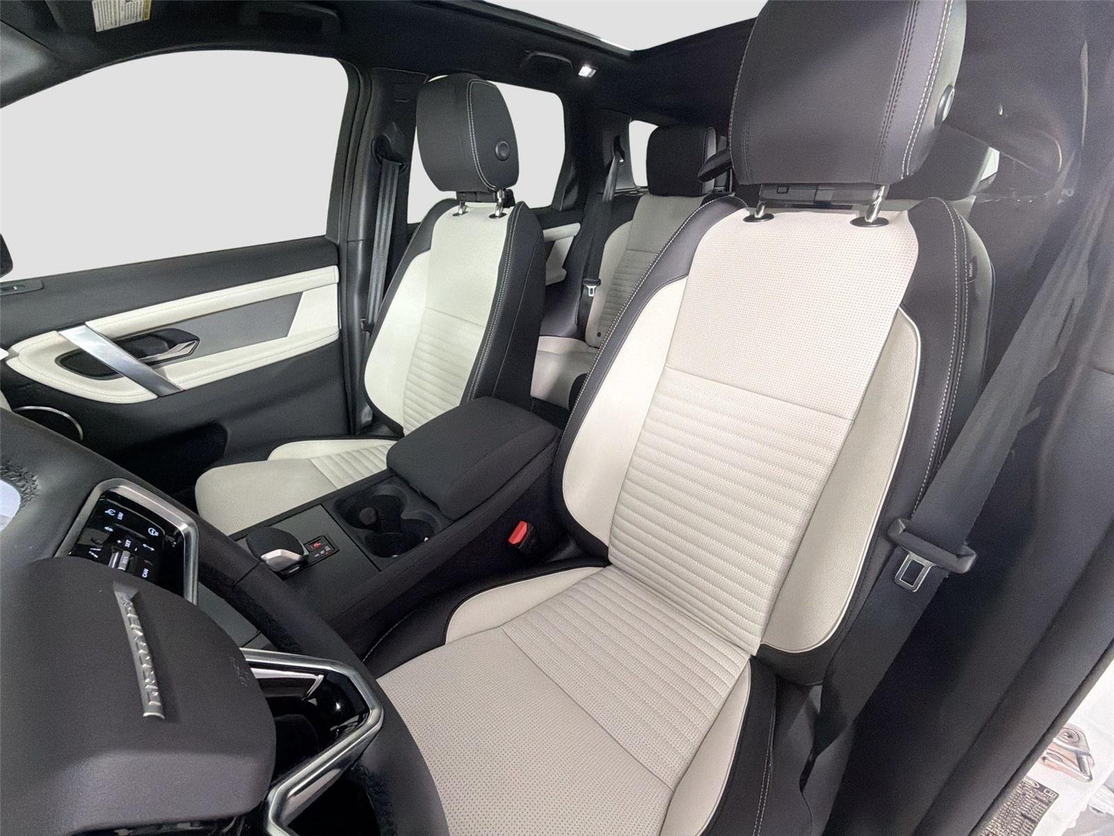 New 2026 Fuji White LAND ROVER  image 20