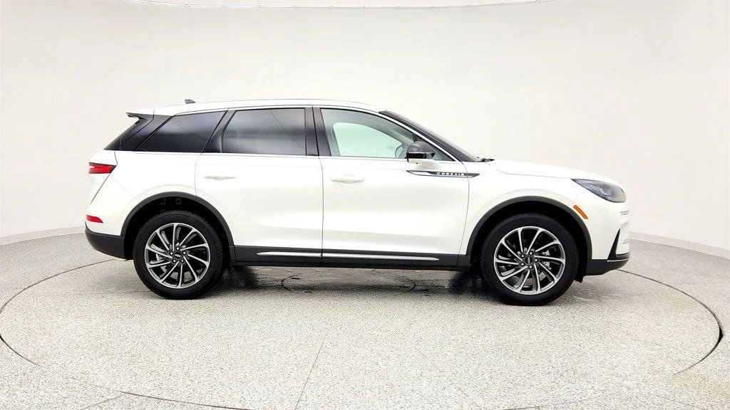 Used 2023 Pristine White Metallic Tri-Coat Lincoln Standard AWD w/ Equipment Group 101A and Co-Pilot360 Vision image 4