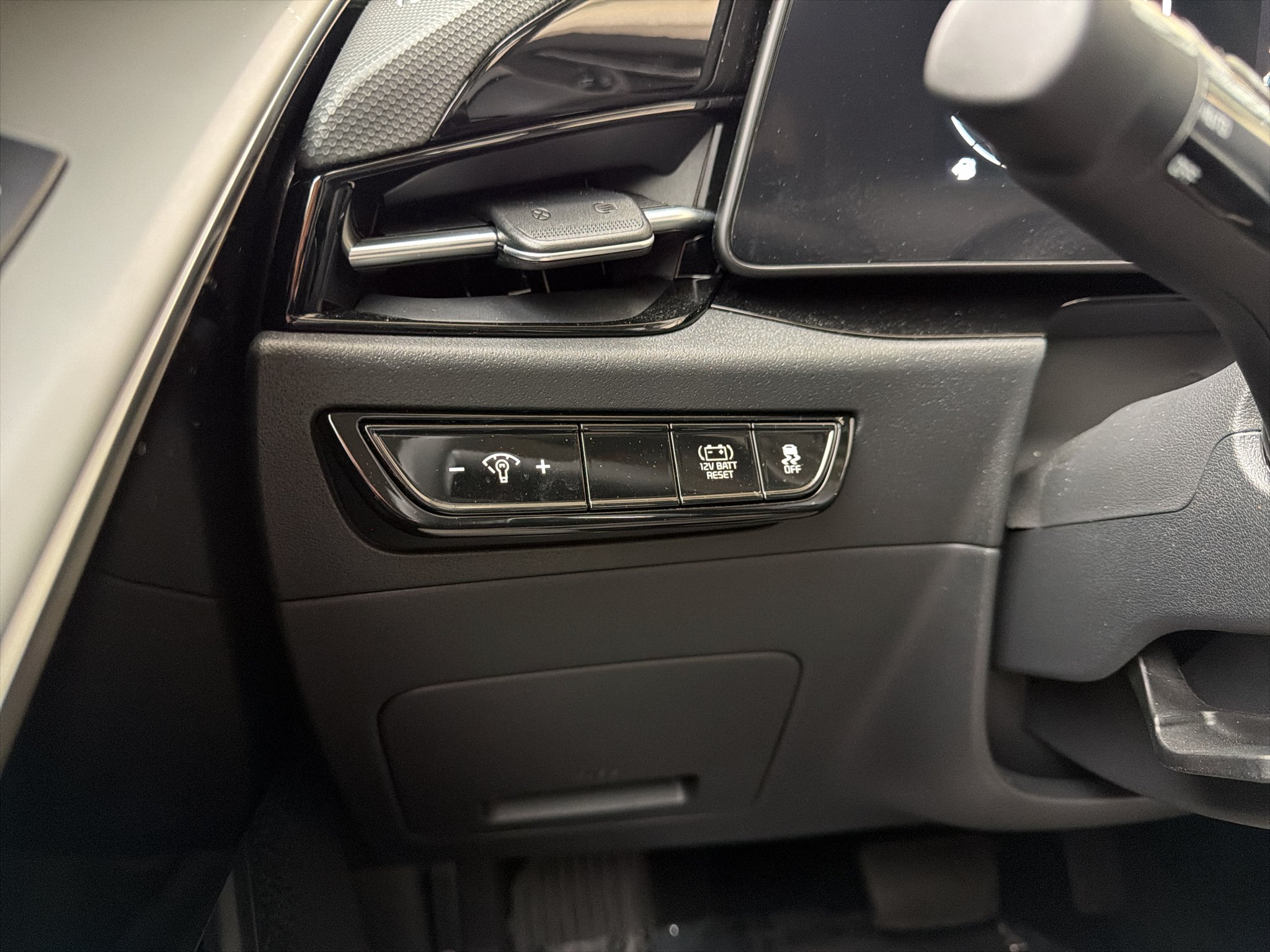 Certified Used 2024 Steel Gray Kia EX image 27