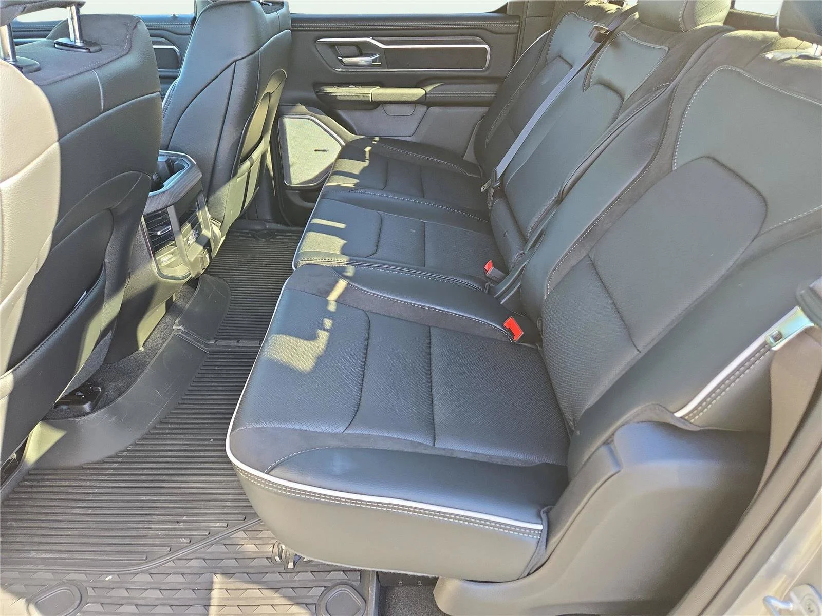 2026 RAM 1500 Laramie - Photo 17
