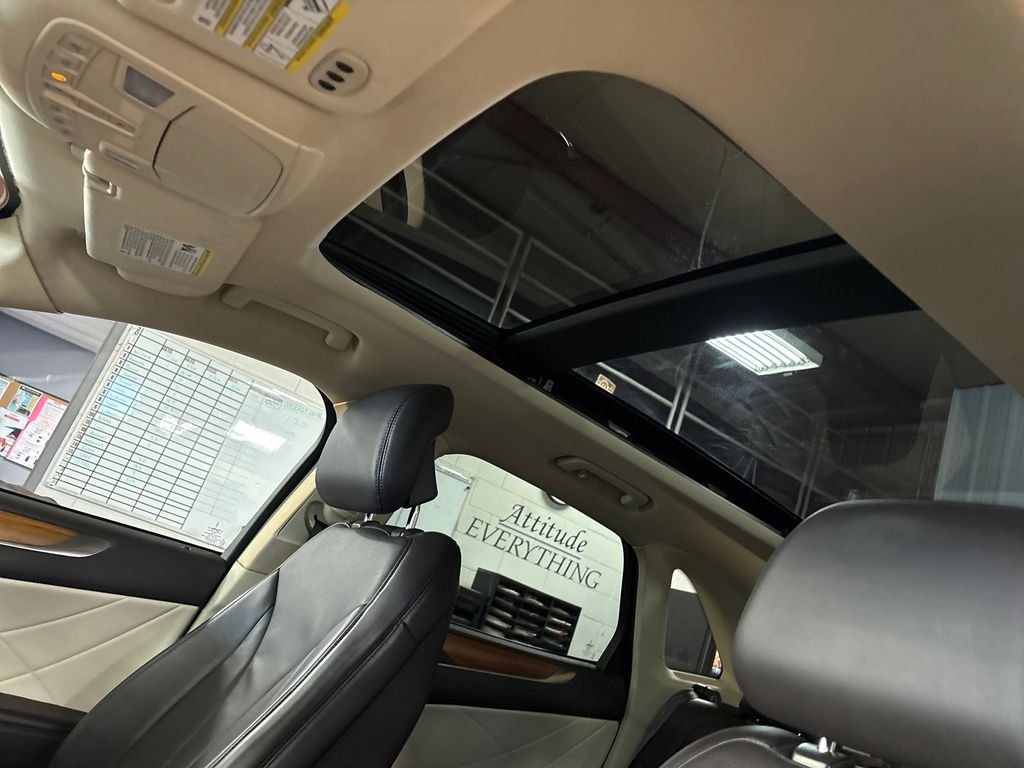Used 2015 Silver Lincoln Base image 13