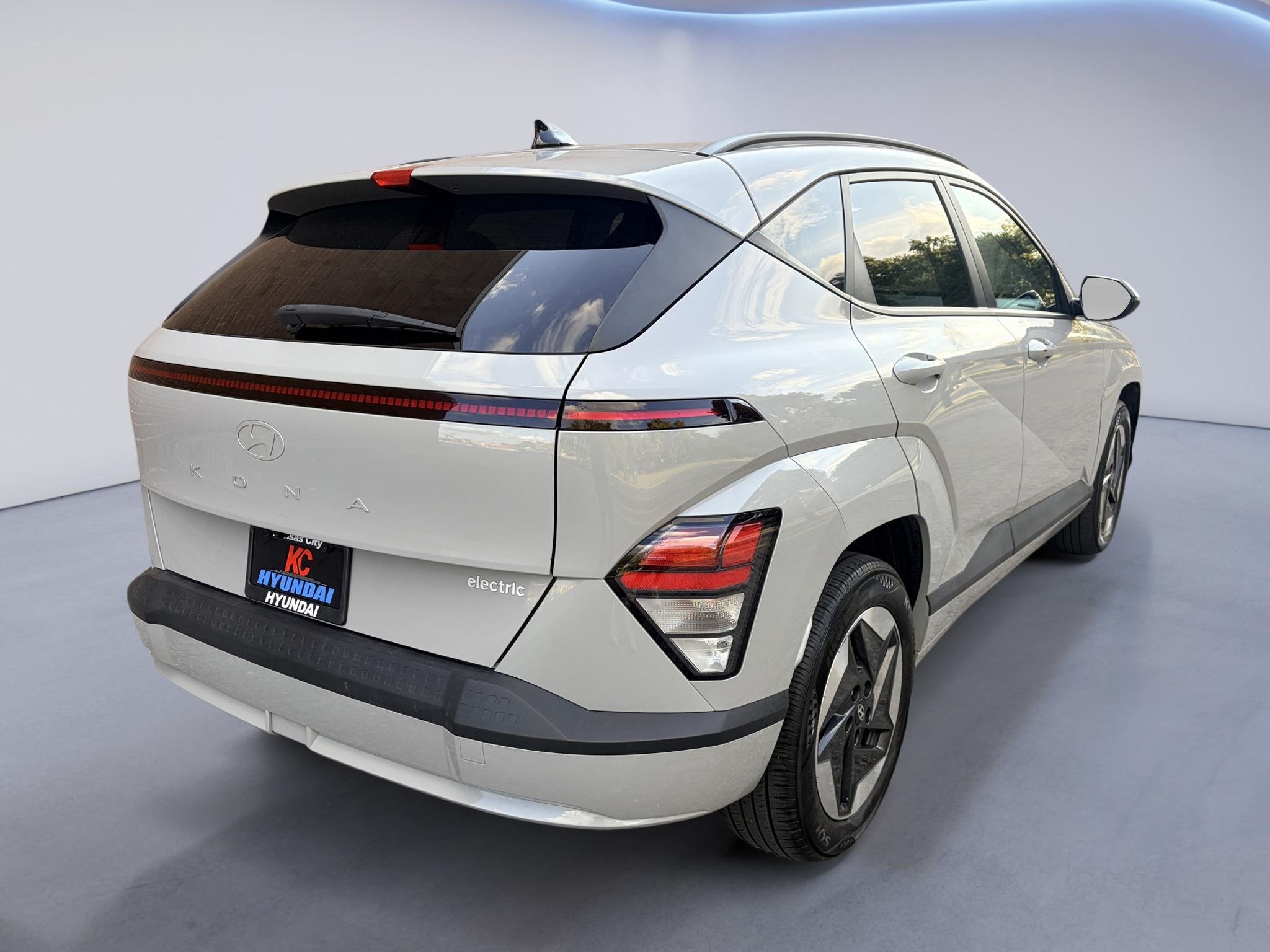 Certified Used 2024 Cyber Gray Metallic Hyundai SEL image 5