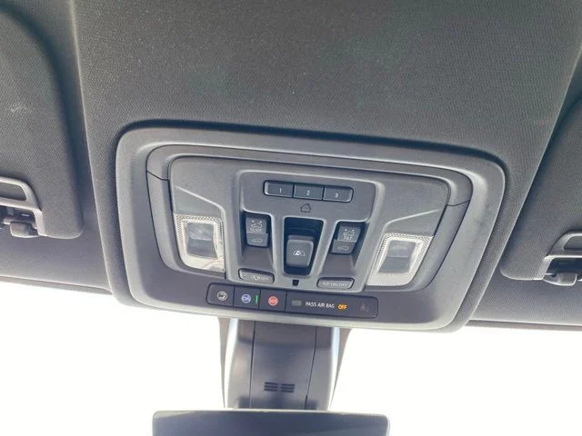 Used 2021 White GMC AT4 image 23