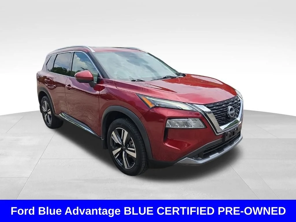 Used 2023 Red Nissan SL image 3